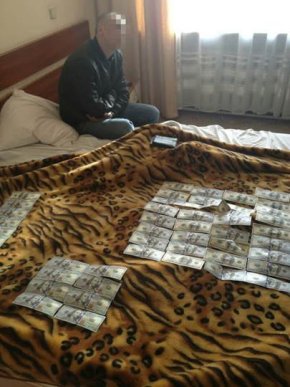 За "кришування" контрабанди закарпатський прикордонник вимагав 270 тисяч гривень хабара – 02