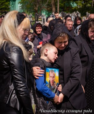 На Мукачівщині поховали загиблого на війні Героя Віктора Іньшина – 15