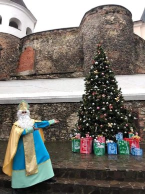 У Мукачеві відкрили резиденцію святого Миколая – 03