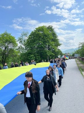 У Героя залишились 2 донечки: на Закарпатті поховали захисника – 02 У Героя залишились 2 донечки: на Закарпатті поховали захисника – 02