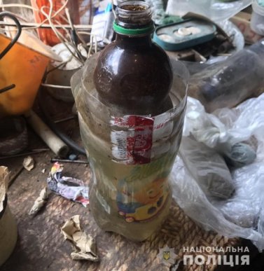 Вдома у мукачівця поліція знайшла заборонену речовину та зброю – 01