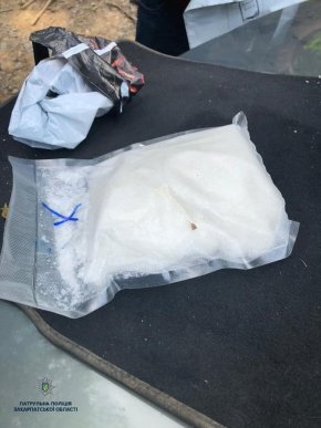 Поліція затримала водія з "цікавим багажем" – 01