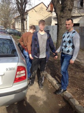 У Берегові затримали молодика, який розповсюджував наркотики – 01 У Берегові затримали молодика, який розповсюджував наркотики – 01