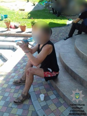 Чоловік заліз у чужий будинок і вимагав від господині горілку – 02 Чоловік заліз у чужий будинок і вимагав від господині горілку – 02