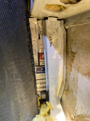 Чоловік намагався незаконно провезти через кордон 250 пачок сигарет – 02