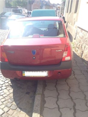 На кількох вулицях Мукачева поліція оштрафувала водіїв, які припаркували свої автомобілі на тротуарі – 04