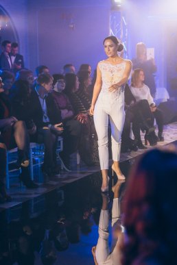 Мода заради життя: на Закарпатті відбувся ІІІ-й благодійний показ мод дизайнерки Роксолани Новак – 38