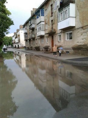Негода створила у Мукачеві водні атракціони для дітей – 09