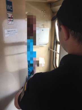 Сховався в туалеті: прикордонники розповіли, як чоловік хотів уникнути мобілізації – 02 Сховався в туалеті: прикордонники розповіли, як чоловік хотів уникнути мобілізації – 02