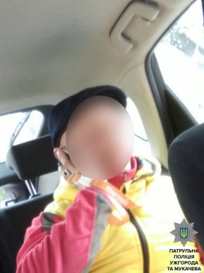 Патрульні Ужгорода затримали чоловіка, у якого виявили наркотичні речовини – 03