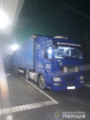 Поліція Рахівщини перевіряє легальність деревини, яку перевозили територією району – 01