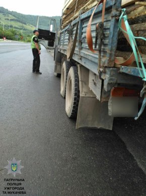 Закарпатські патрульні почали частіше зупиняти водіїв – 03