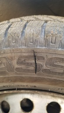 В Ужгороді вандали понищили автомобіль, —  соцмережі – 01