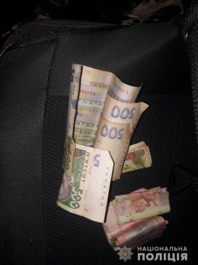 Чоловік із сокирою в руках напав на подружжя – 03