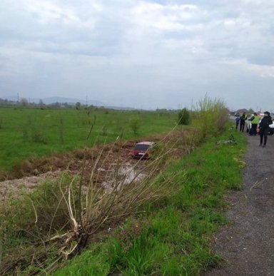 Аварія в Зняцеві: авто злетіло з траси – 01 Аварія в Зняцеві: авто злетіло з траси – 01