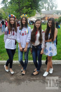 У Мукачеві до Дня Незалежності пройшов традиційний Парад вишиванок (ФОТОРЕПОРТАЖ) – 20