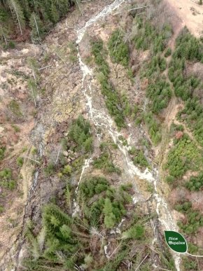 На Закарпатті відбувся масштабний зсув ґрунту: фото наслідків – 03