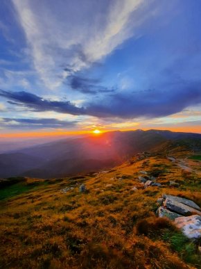 «Аж дух перехопило»: у Мережі показали незвичайний захід сонця на горі Піп Іван – 02