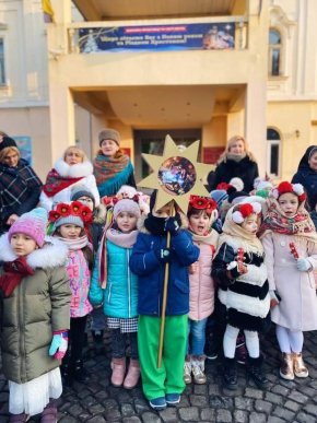 Маленькі мукачівці влаштували свято у центрі міста – 10