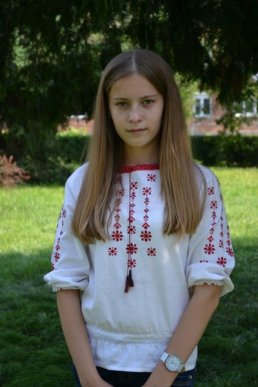 Шкільний фотоальбом: як учні Мукачева 1 Вересня відзначали (ФОТОРЕПОРТАЖ) – 39