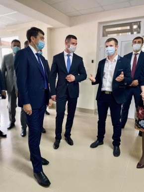 Голова ВР України перерізав стрічку: у Мукачеві відкрили оновлену поліклініку – 03