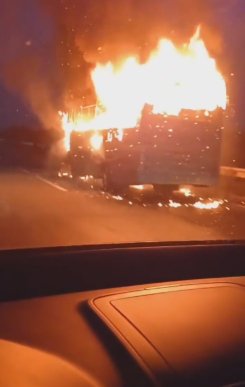 Зранку на Закарпатті горів автобус – 01