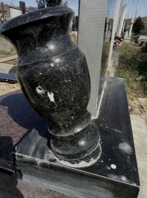 У Мукачеві на кладовищі розтрощили пам’ятники – 02 У Мукачеві на кладовищі розтрощили пам’ятники – 02