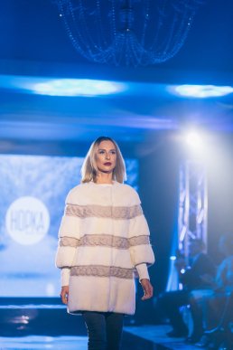 Мода заради життя: на Закарпатті відбувся ІІІ-й благодійний показ мод дизайнерки Роксолани Новак – 102