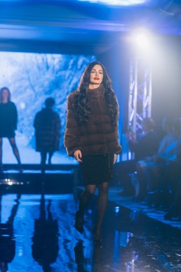 Мода заради життя: на Закарпатті відбувся ІІІ-й благодійний показ мод дизайнерки Роксолани Новак – 103