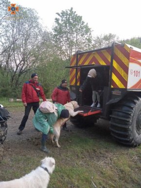 Рятувальники розповіли про пригоди подружжя в горах Закарпаття – 01