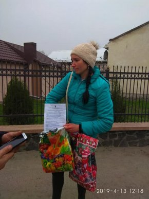 Людей попереджають про закарпаток, які збирають кошти на вулицях – 03 Людей попереджають про закарпаток, які збирають кошти на вулицях – 03