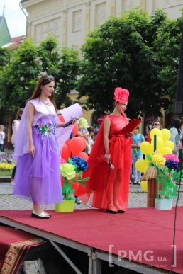 Центр Мукачева перетворився на великий концертний майданчик – 08