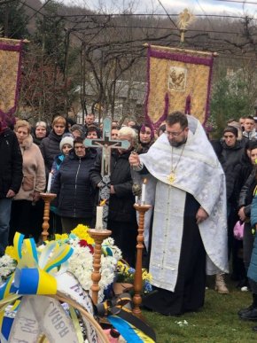 У закарпатському селі провели в останню путь загиблого Героя – 02 У закарпатському селі провели в останню путь загиблого Героя – 02