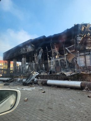 Російські війська знову обстріляли Маріуполь із літаків. Є жертви – 03