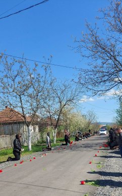 Сотні закарпатців навколішки проводжали Героя в останню путь – 02