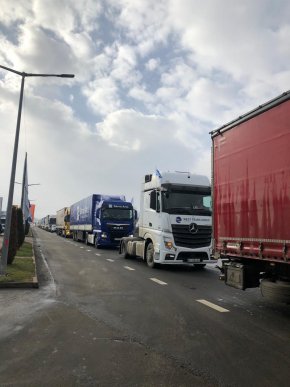 Загальнодержавний страйк: на Закарпатті також страйкують далекобійники – 01