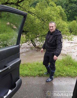 Через негоду на Рахівщині правоохоронці перекрили рух автошляхом – 04