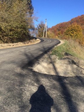 "Державтоінспекція забороняла рейсовим автобусам їздити сюди через жахливий стан дороги", – Москаль розповів про ремонт автошляху на Воловеччині – 03