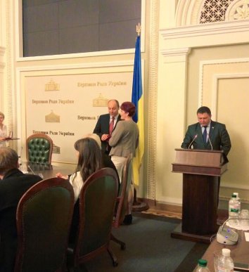 Голова Верховної Ради вручив закарпатській виховательці нагороду  – 02 Голова Верховної Ради вручив закарпатській виховательці нагороду  – 02