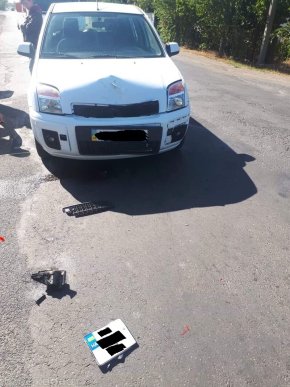 На Закарпатті знову сталась ДТП: зіткнулись авто та мотоцикл – 01