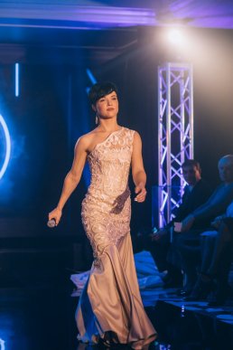 Мода заради життя: на Закарпатті відбувся ІІІ-й благодійний показ мод дизайнерки Роксолани Новак – 41