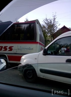 На Закарпатті рейсовий автобус та легковик потрапили у ДТП – 01