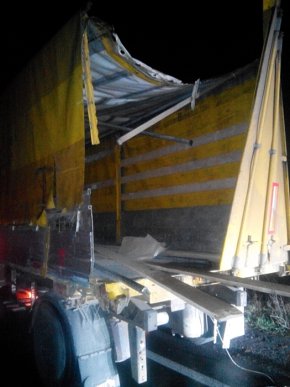 Рятувальники розповіли деталі смертельної ДТП на Свалявщині та показали фото аварії – 03