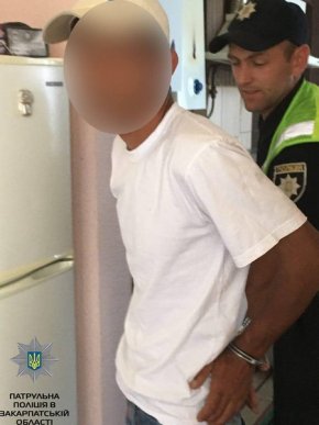 У Мукачеві чоловік проник у чужий будинок – 01