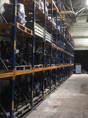 На Закарпатті викрили склад із дороговартісними автозапчастинами: усі подробиці – 04