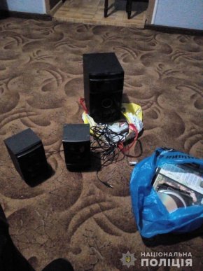 Молодий чоловік пограбував будинок своїх родичів – 02