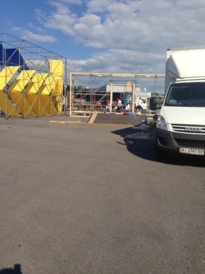 Біля Ужгорода будують сцену для Петра Порошенка – 02