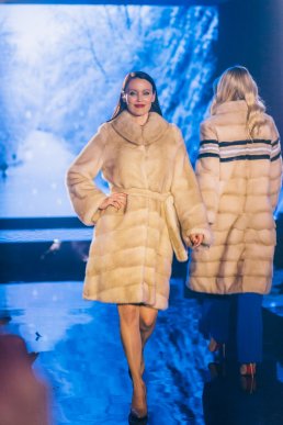 Мода заради життя: на Закарпатті відбувся ІІІ-й благодійний показ мод дизайнерки Роксолани Новак – 111