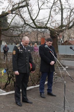 На площі Віталія Постолакі в Ужгороді до Дня пам’яті Небесної Сотні встановили і освятили хрест – 18