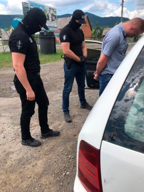Ще один закарпатський посадовець попався на хабарі – 03